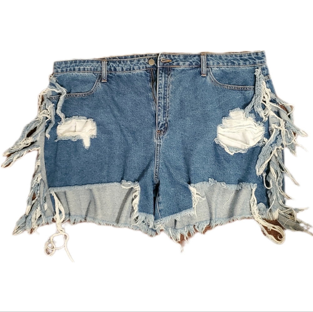 Plus Distressed, Frayed, Raw Hem, Cut Off Denim Shorts Size 2X
